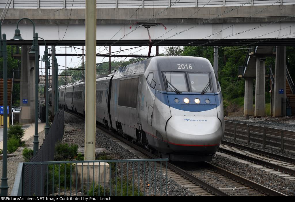 "Acela Express" races west as it approaches the station